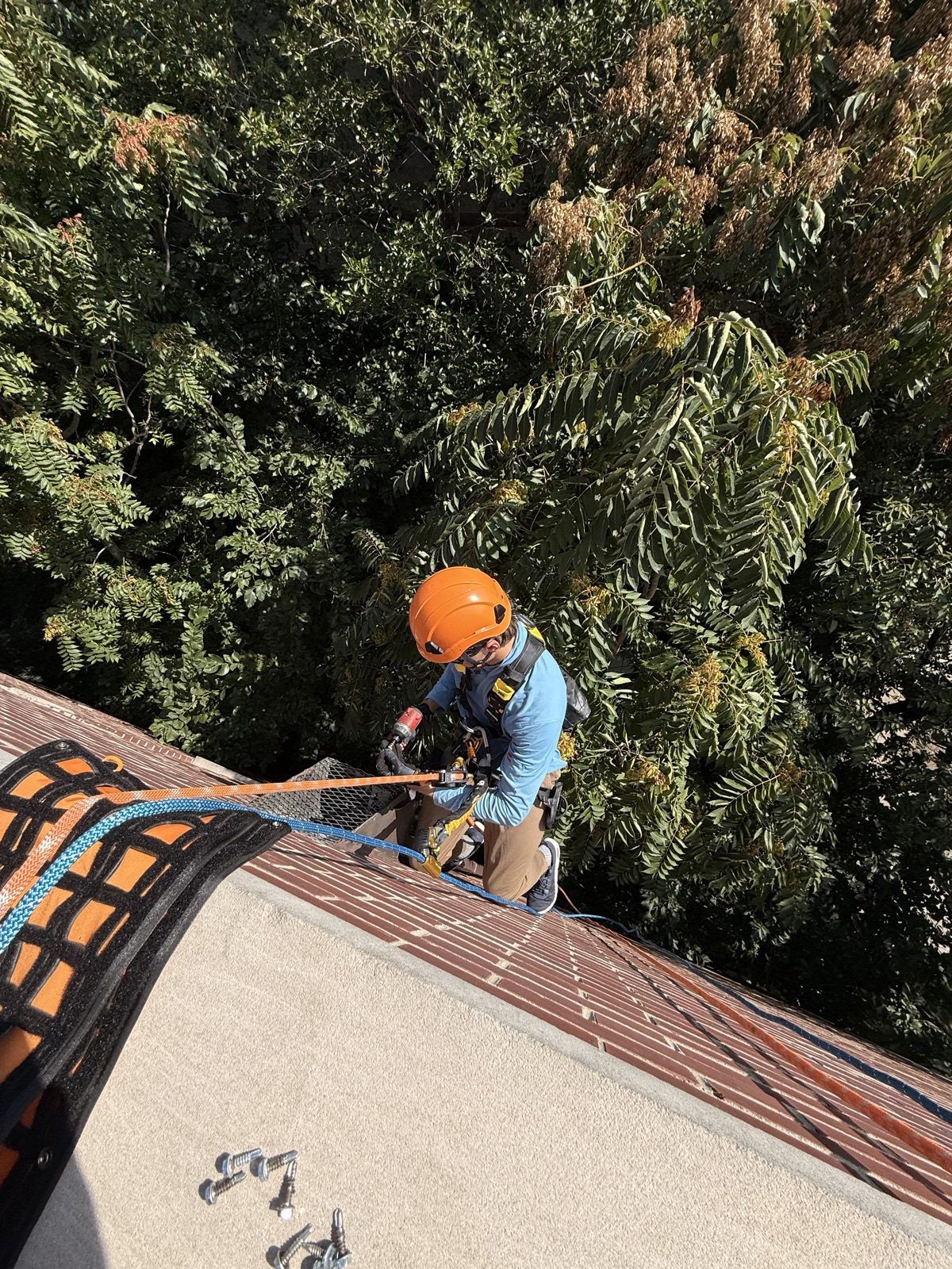 Kobicos technician working down a brick facade on rope in Old Town, Chicago